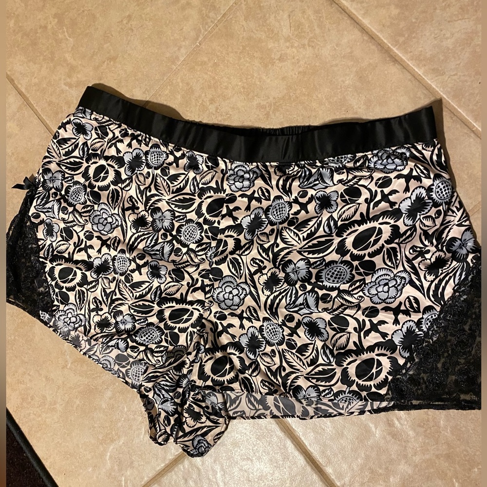 FINAL 🔌🔌🔌NWT WOMENS SOphie  THEALLET FOR CACIQUE FLORAL  LINGERIE SHORTS 22/24
